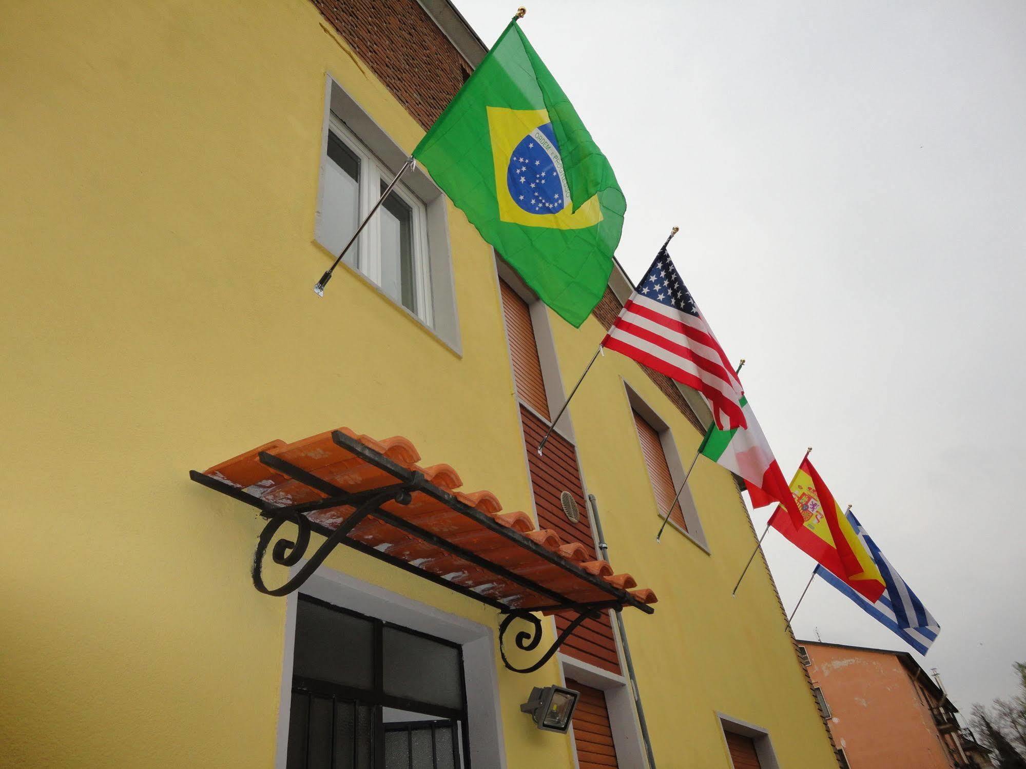 Pavia Ostello Екстериор снимка