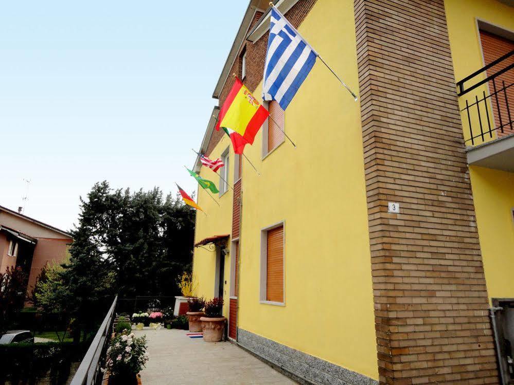 Pavia Ostello Екстериор снимка